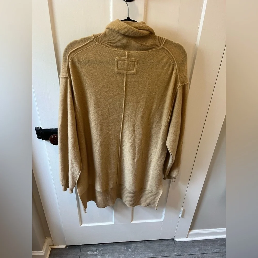 NWOT FREE PEOPLE 100% Cashmere High Slit Light weight Turtleneck sweater Size S